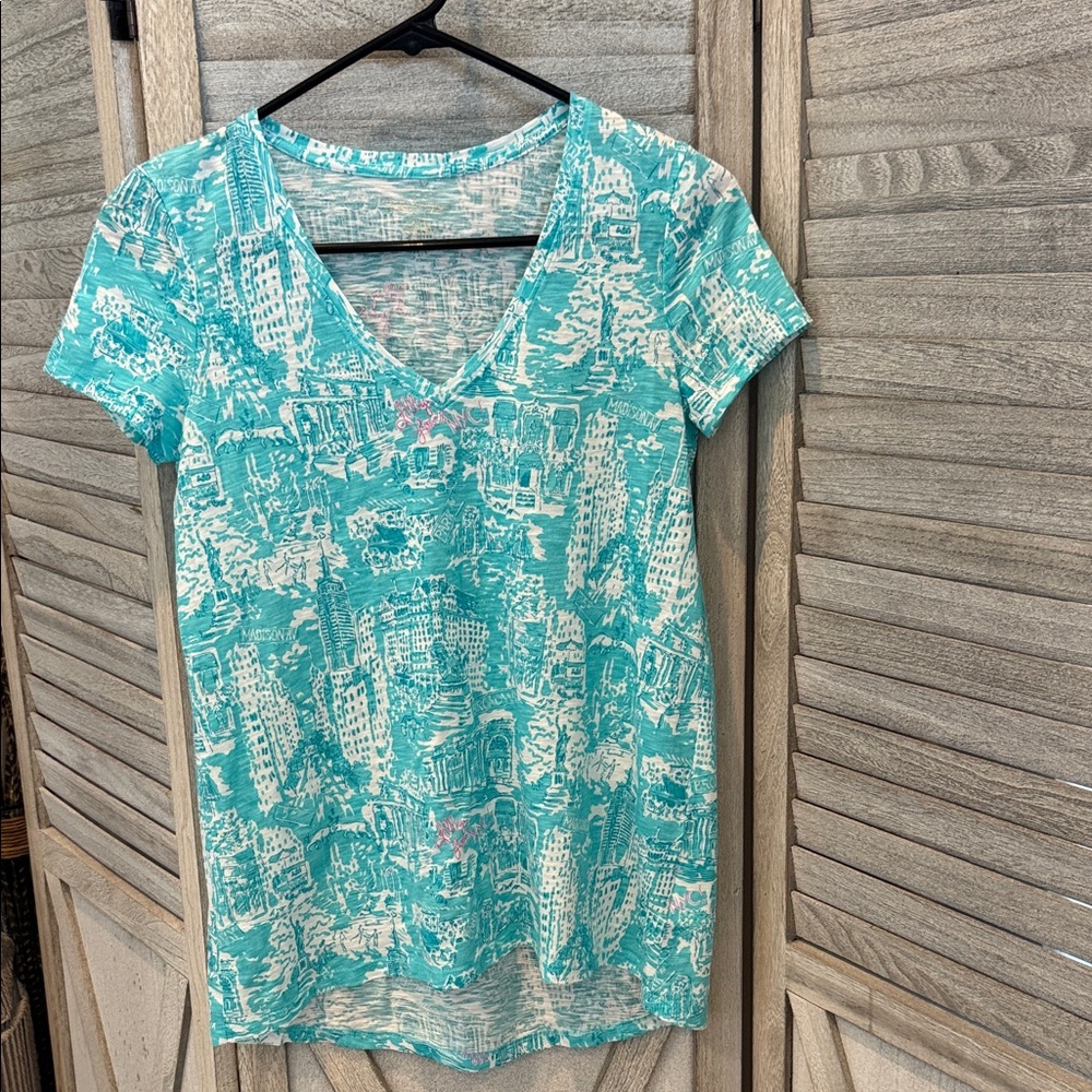 Lilly Pulitzer Etta tee shirt teal and White V-Neck Top lilly loves NYC size xxs